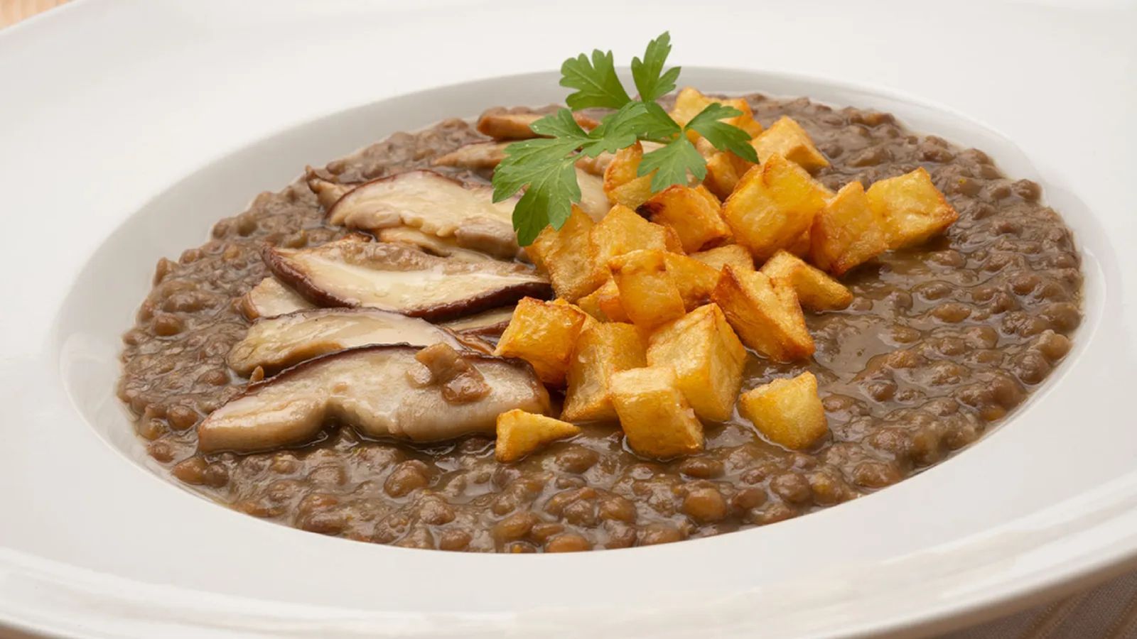 Lentejas con setas y patatas