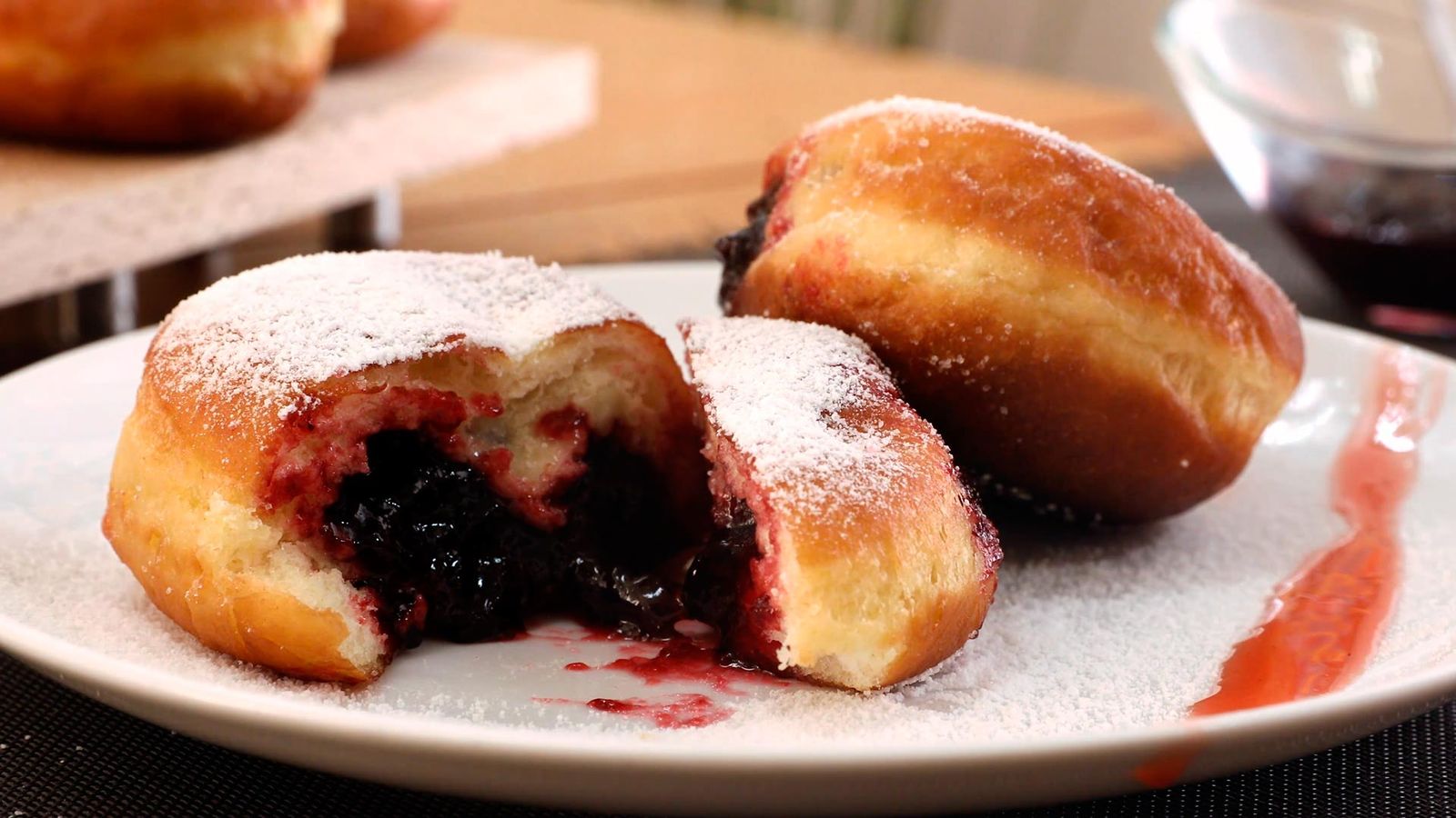Espolvoréalas con azúcar Receta de berlinas rellenas de mermelada paso 8