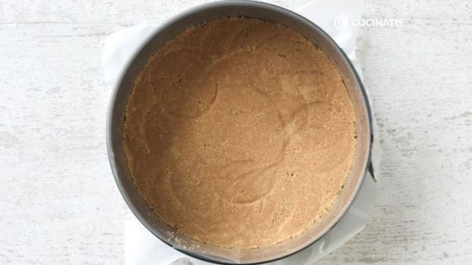 Preparamos la base de galletas para la tarta Preparamos la base de galletas para la tarta
