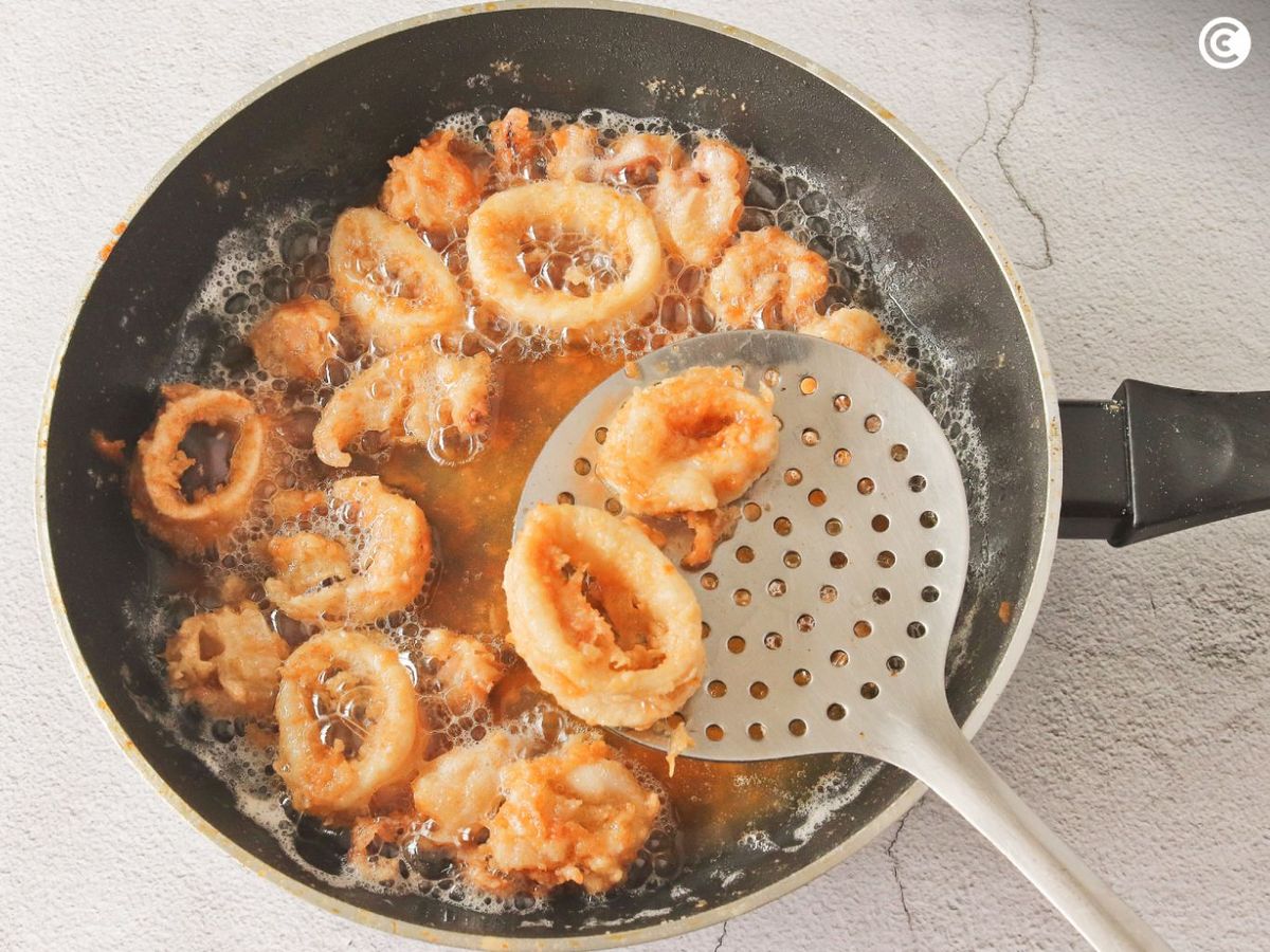 Freír las rabas de calamar