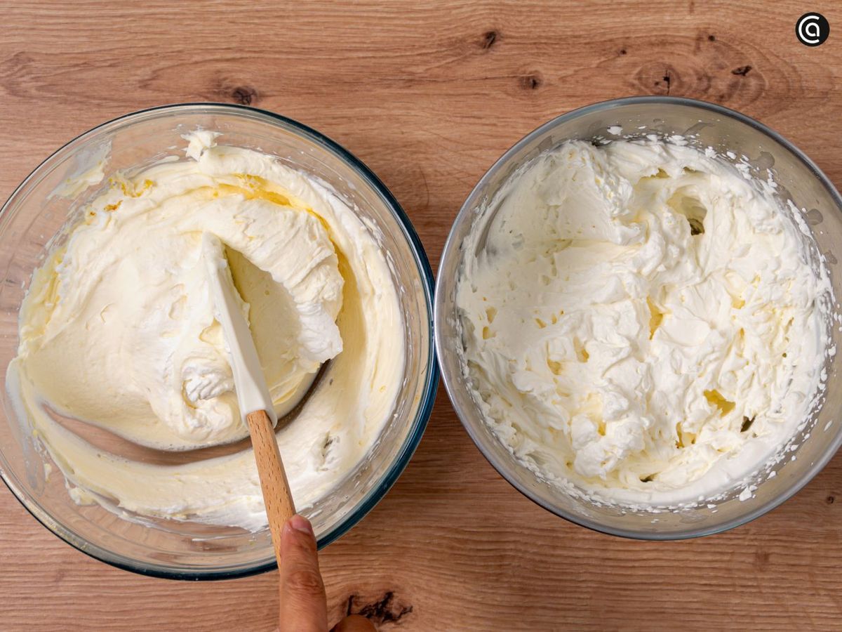 Mezcla la nata montada con el mascarpone de forma envolvente para mantener la textura aireada