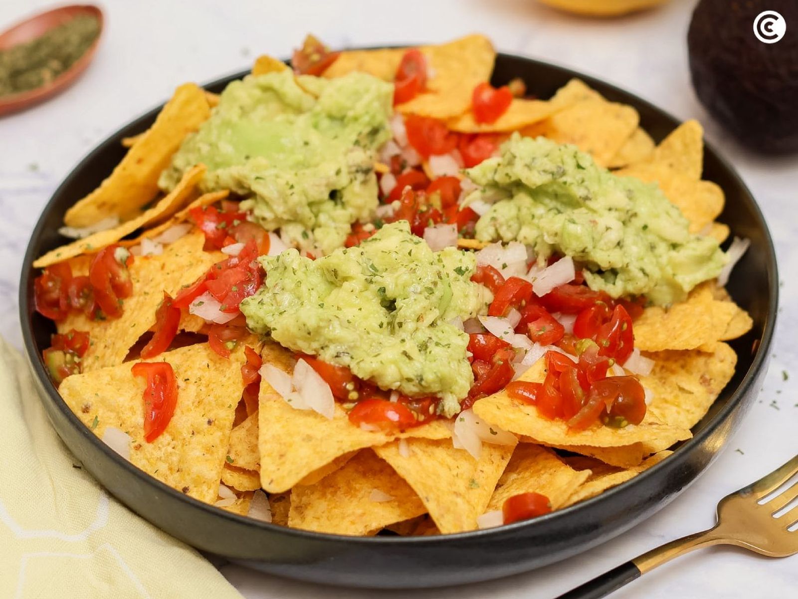 Nachos con guacamole