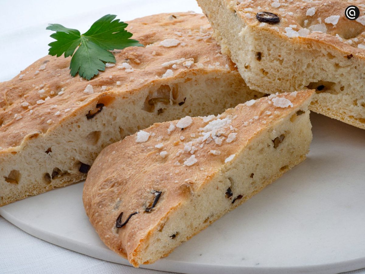 Pan de aceite de oliva con aceitunas, receta de pan casero de Joseba Arguiñano