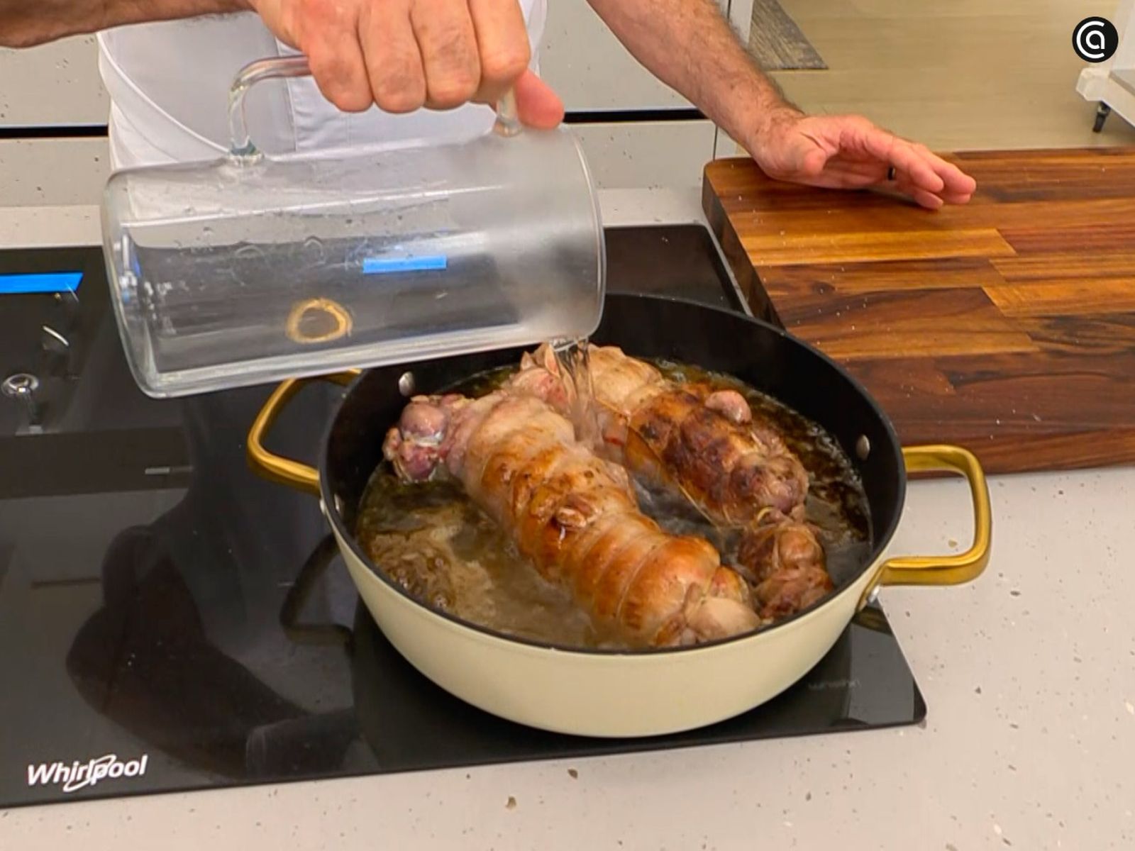 Dora las paletillas y cubre con agua