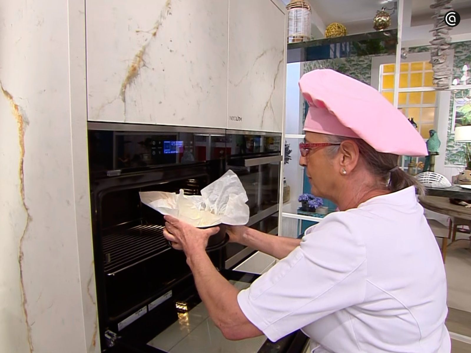 Hornea la tarta unos 40 o 45 minutos Hornea la tarta unos 40 o 45 minutos