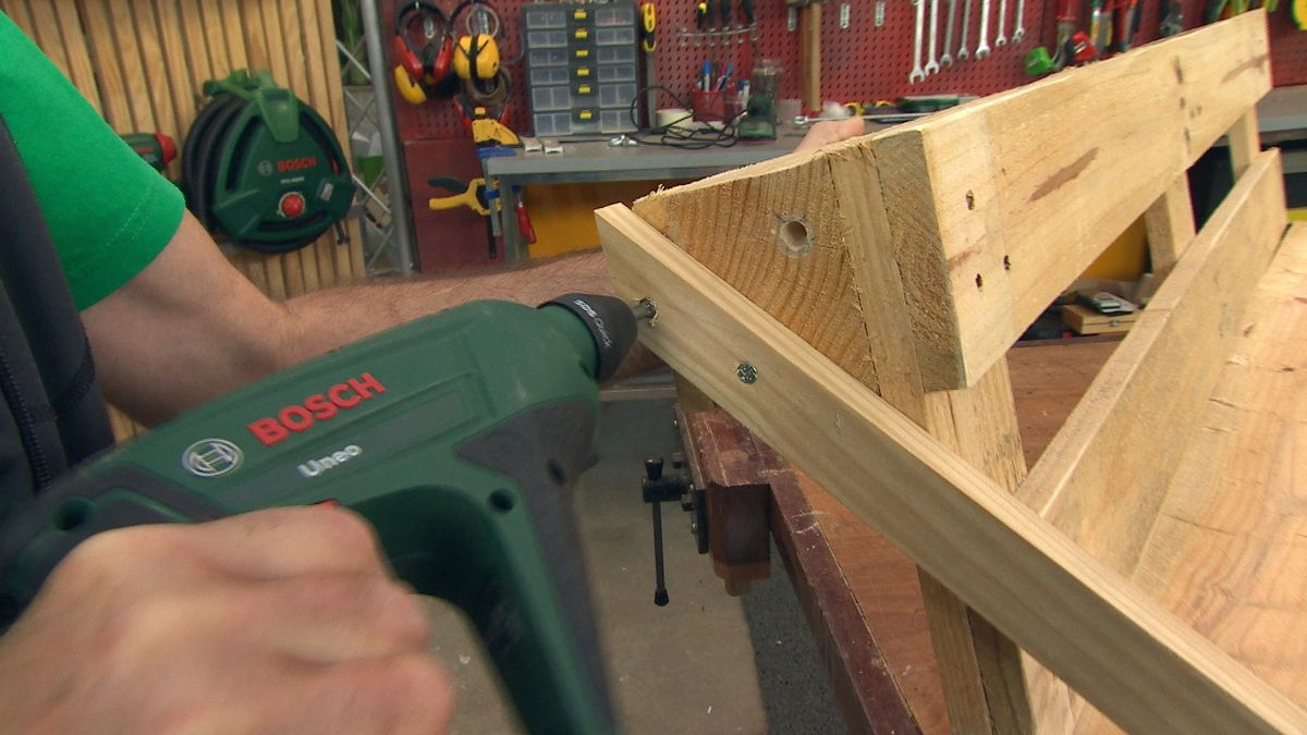 Cómo hacer mecedora colgante con un palé paso 6