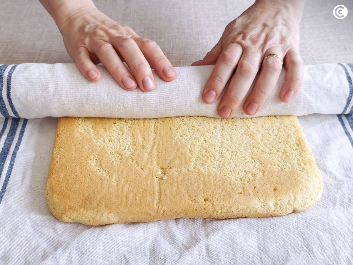Da forma al bizcocho del brazo de gitano