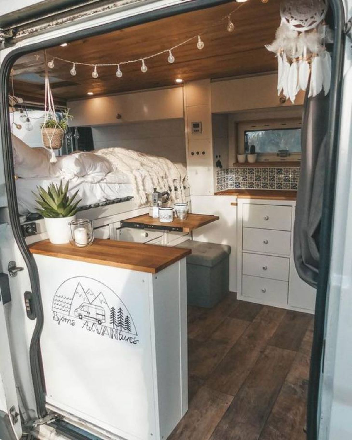 Decorar interior de furgoneta con plantas