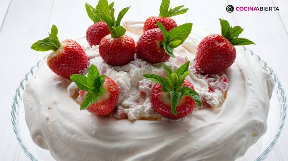 Tarta pavlova con fresas