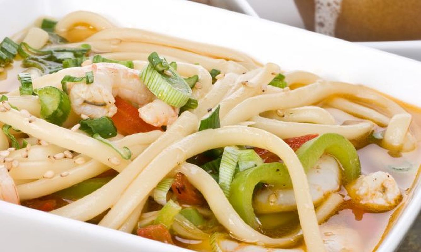 caldo de mar con udon y fruta asada caldo de mar con udon y fruta asada