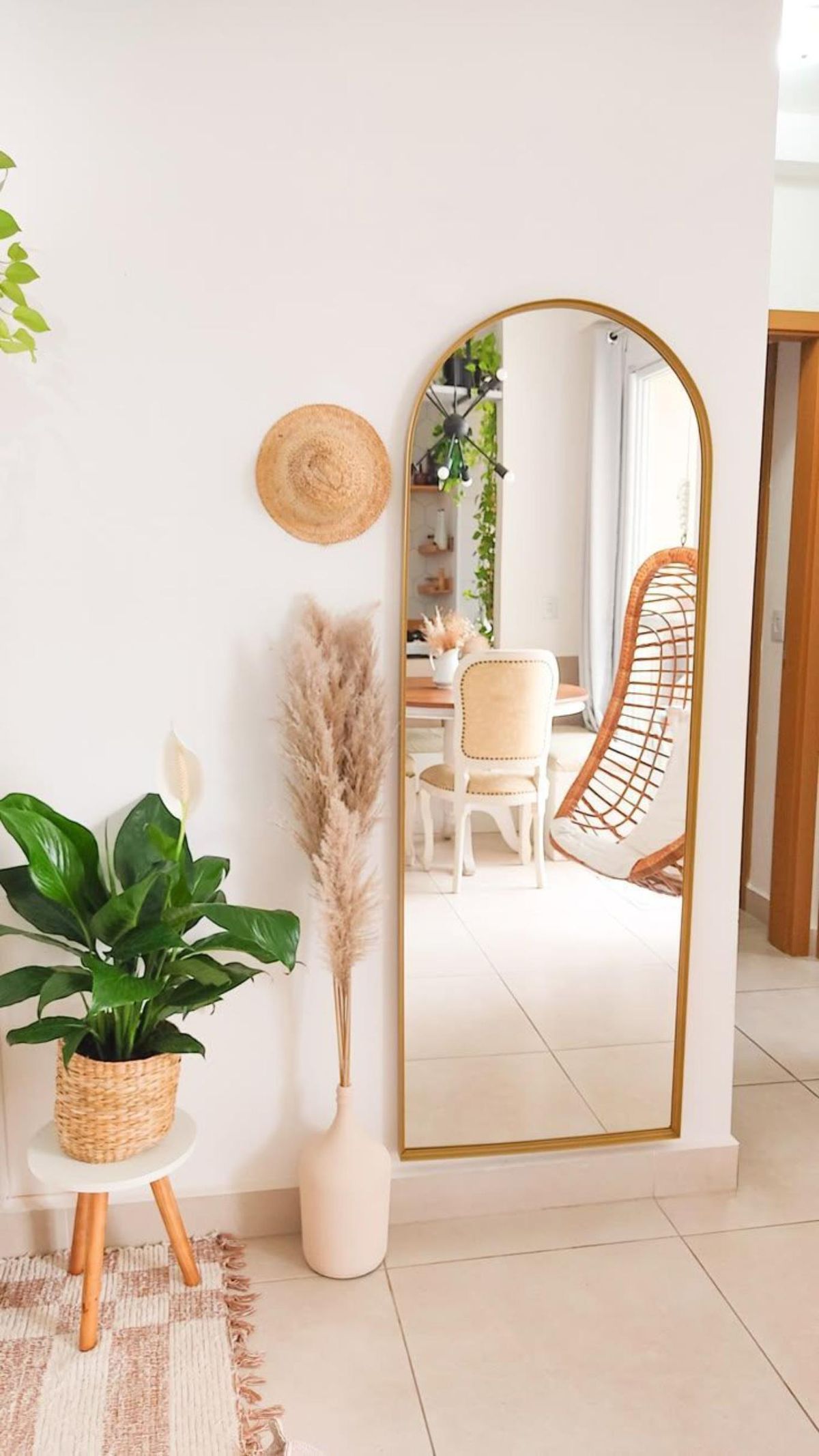 Espejo de cuerpo entero para ganar amplitud.