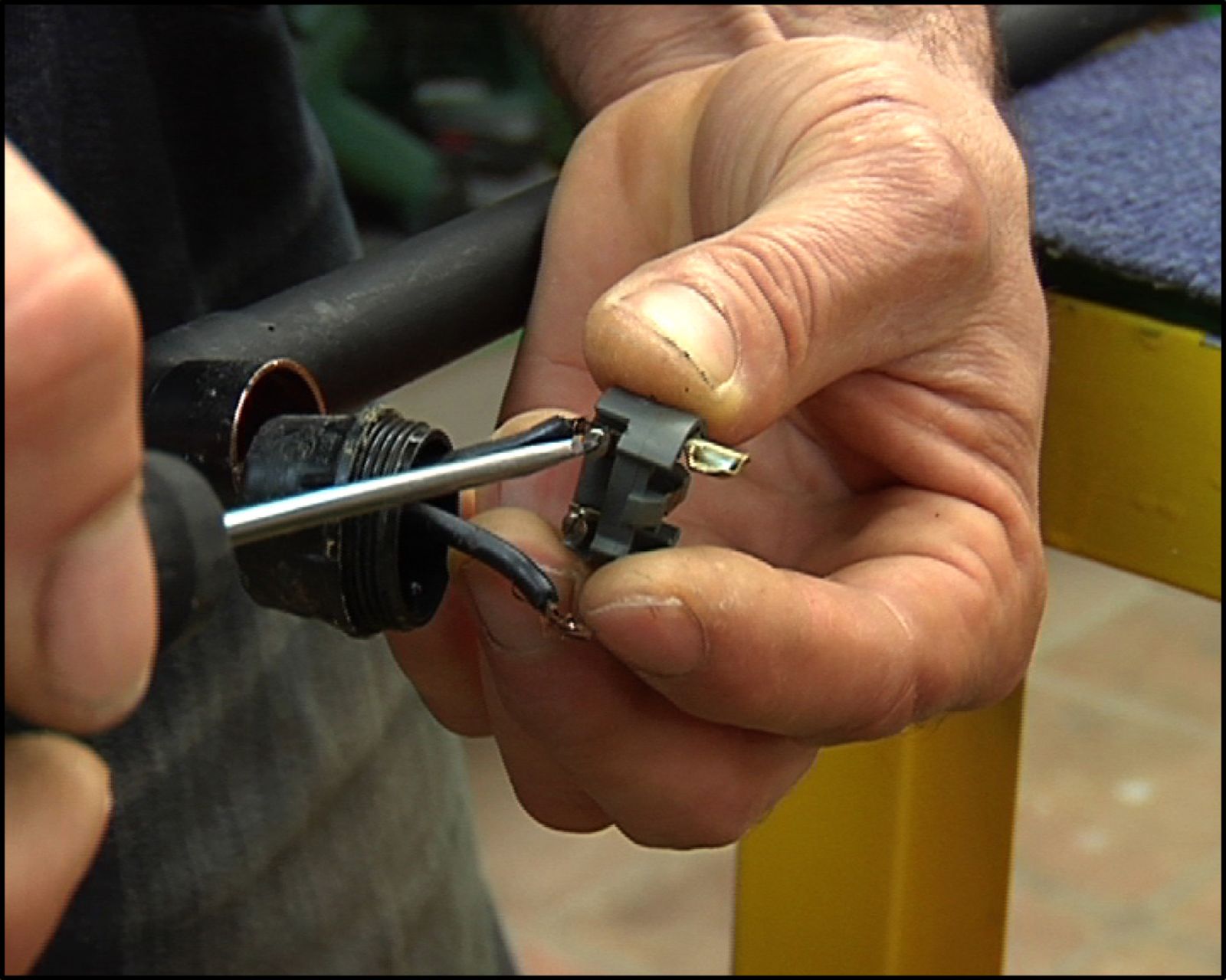 Cambiar el cable a una lámpara paso 2 Cambiar el cable a una lámpara paso 2