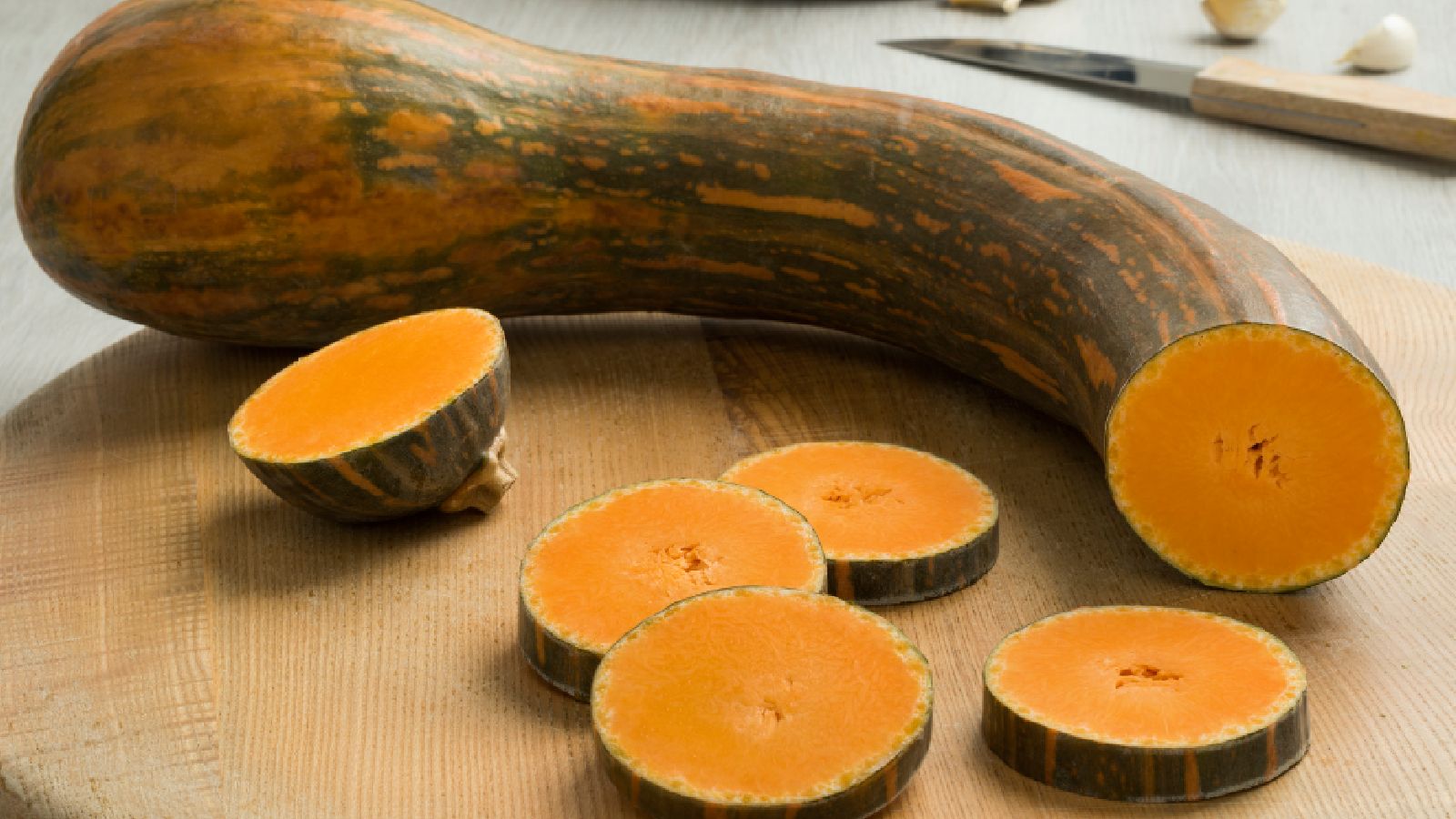 La calabaza vasca o Mallorca es alargada y muy jugosa