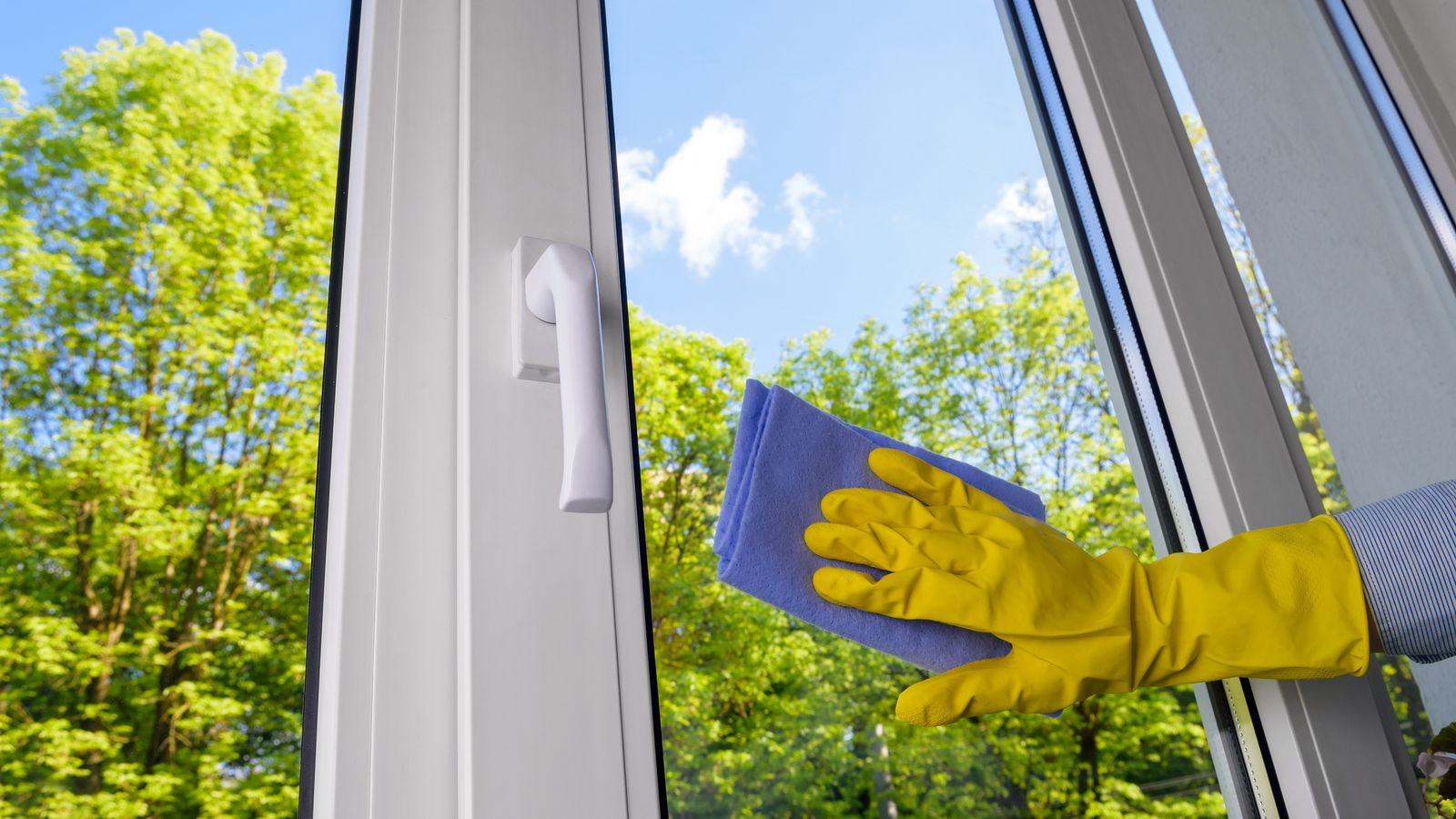 Para una limpieza en profundidad empieza por las ventanas