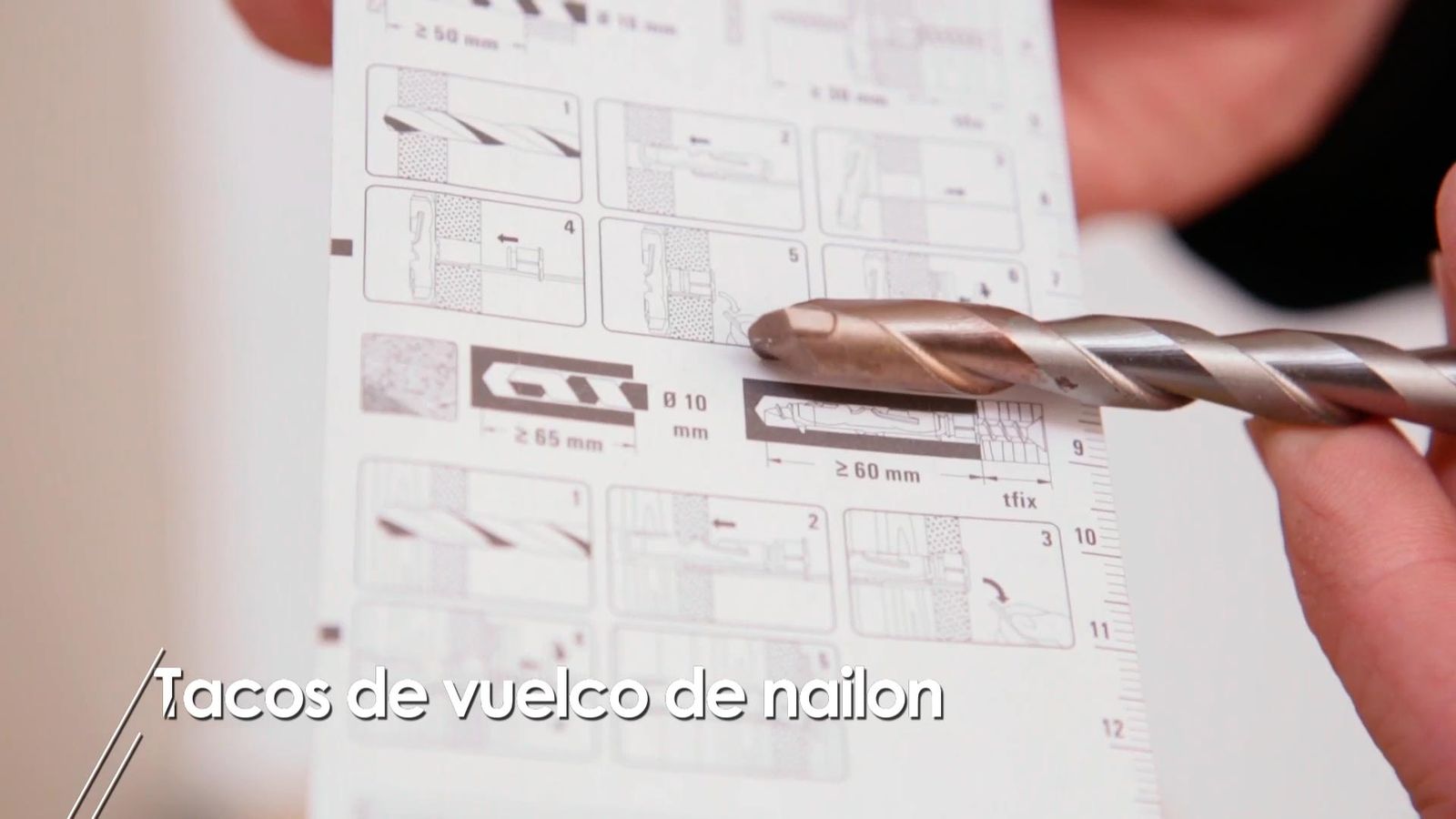 Cómo usar tacos de vuelco de nylon paso 1 Cómo usar tacos de vuelco de nylon paso 1