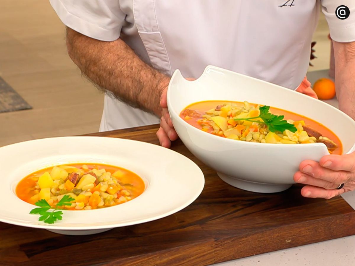 Decora las alubias a la jardinera con perejil