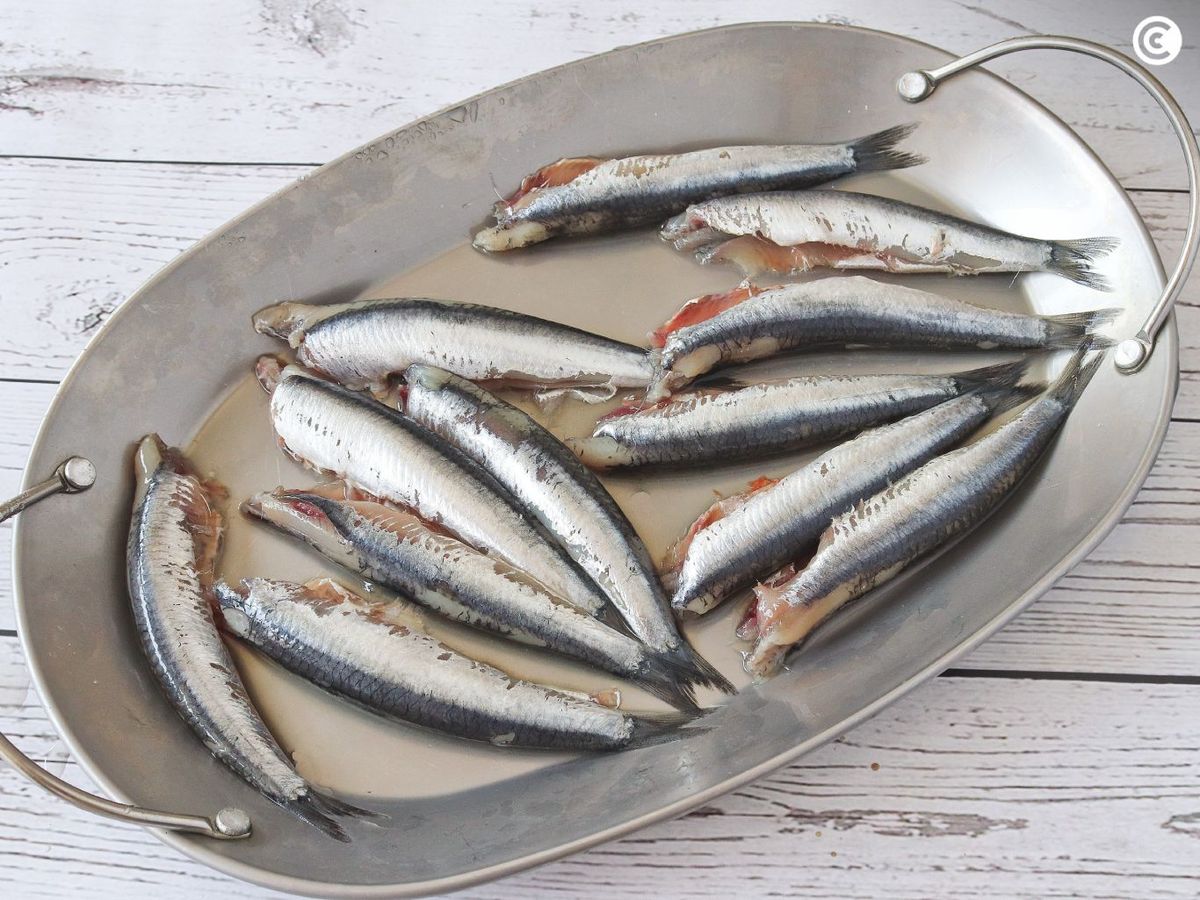 Limpiar los boquerones para hacer en la freidora de aire