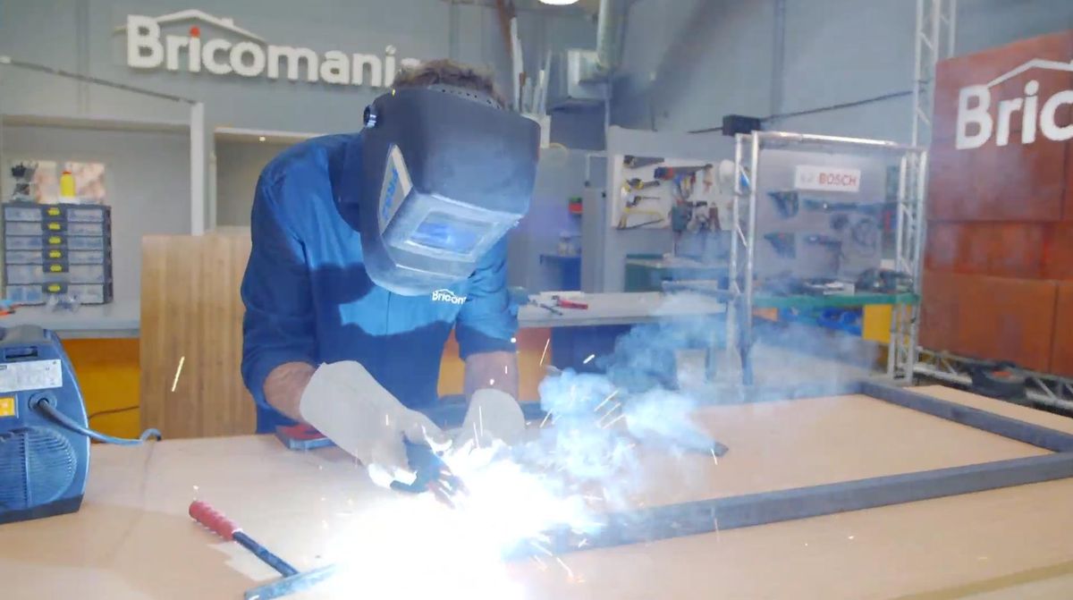 Hacer una mesa alta con estructura soldada paso 10