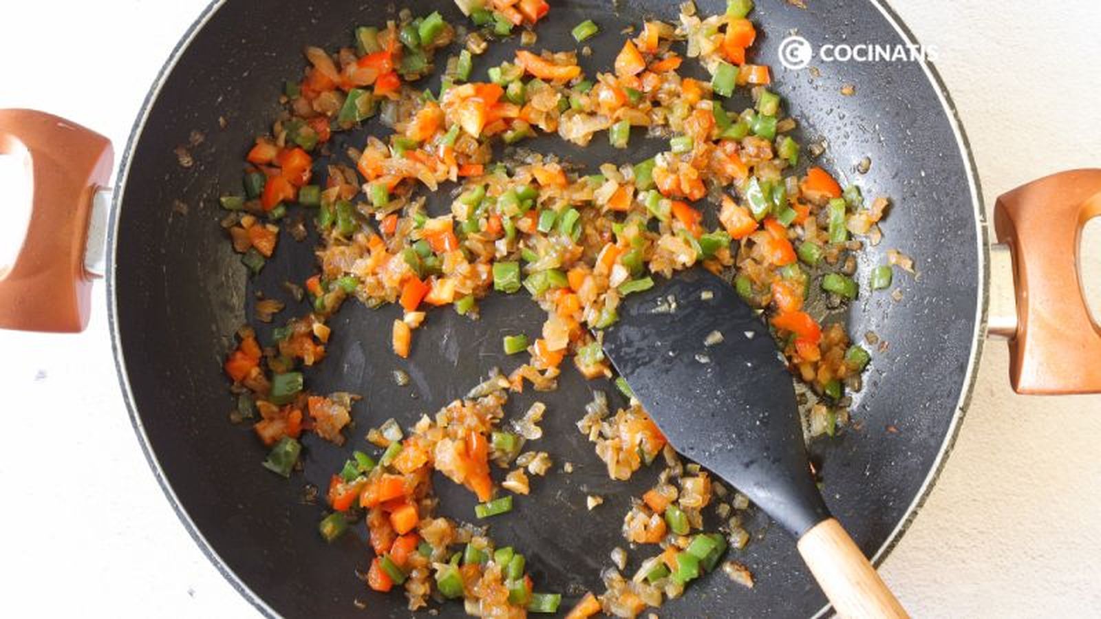 Sofrito de verduras para fideos a la cazuela