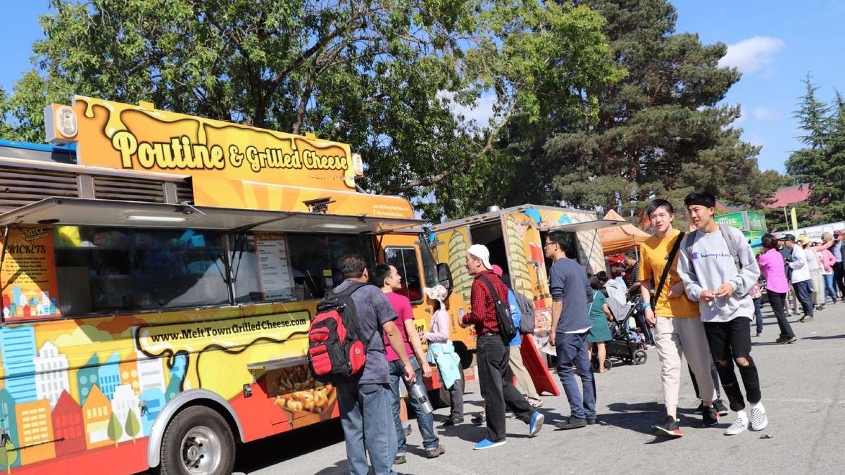 La poutine se come en multitud de puestos de comida callejera