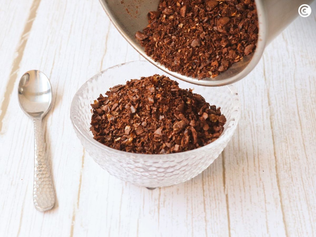 Moler el café para hacer un cold brew