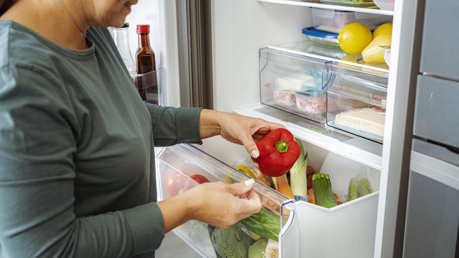 El cajón es el lugar en el que guardar frutas y verduras El cajón es el lugar en el que guardar frutas y verduras
