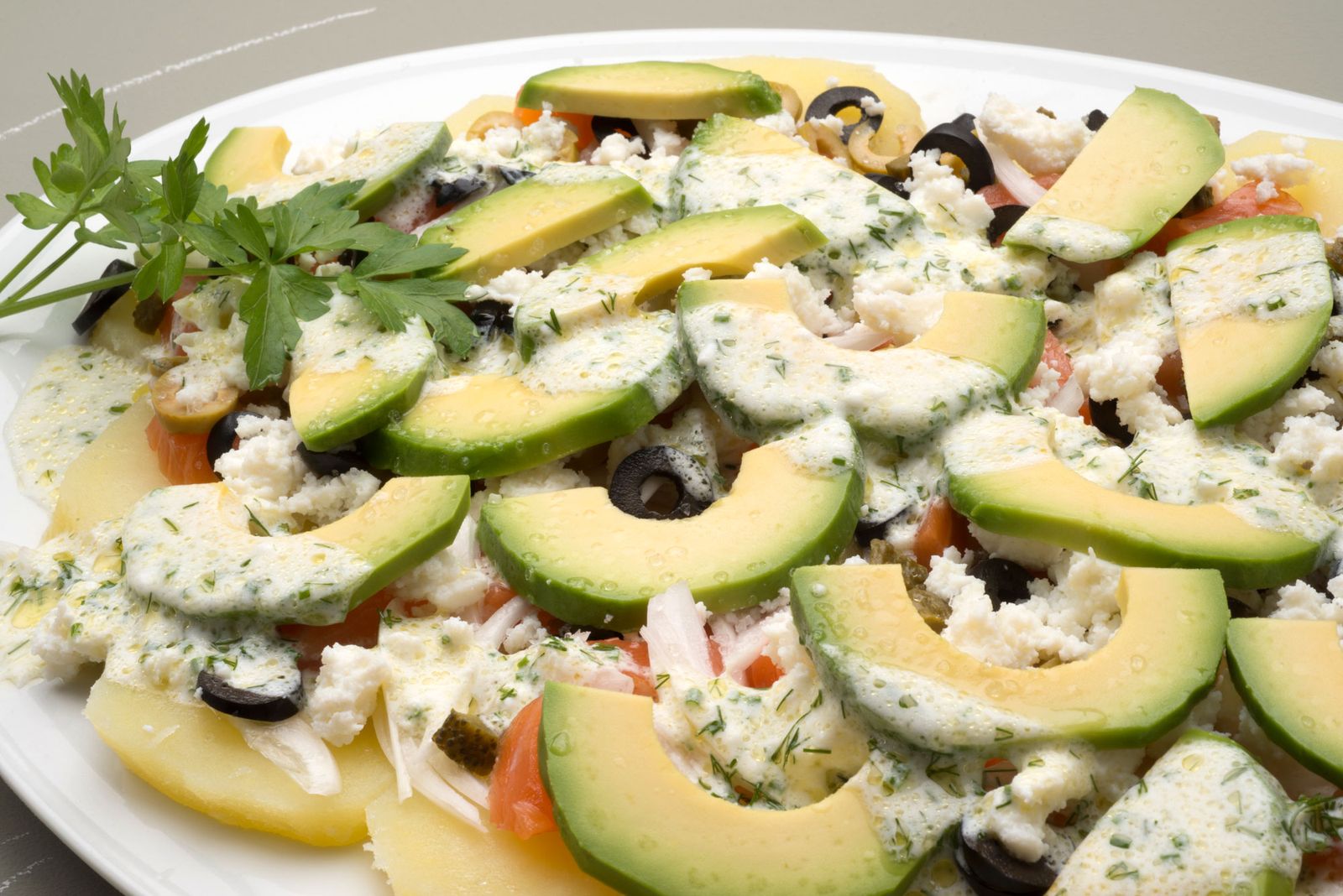 5593 1 Ensalada de patata, aguacate y salmon ahumado (978) xl