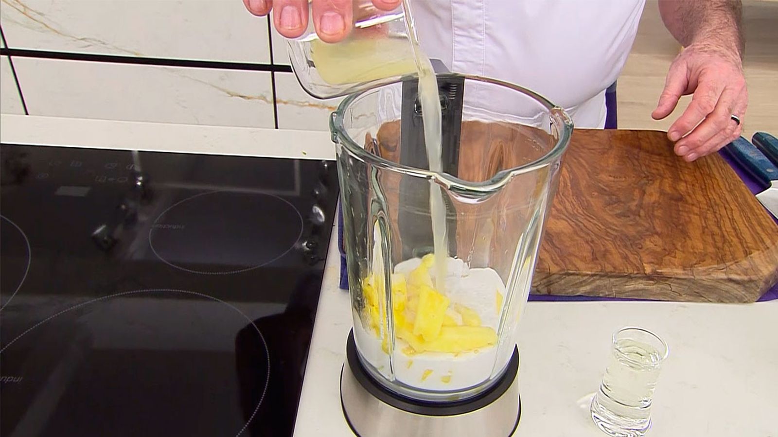 KARL6694 Sorbete de pina colada con leche coco receta karlos arguinano paso2 KARL6694 Sorbete de pina colada con leche coco receta karlos arguinano paso2