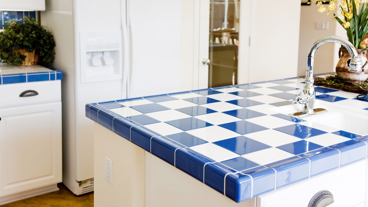 Utiliza un limpiador especial para dar brillo a las encimeras de azulejo