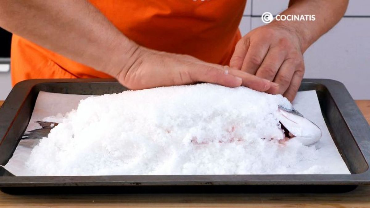 Cubrimos la dorada con la sal