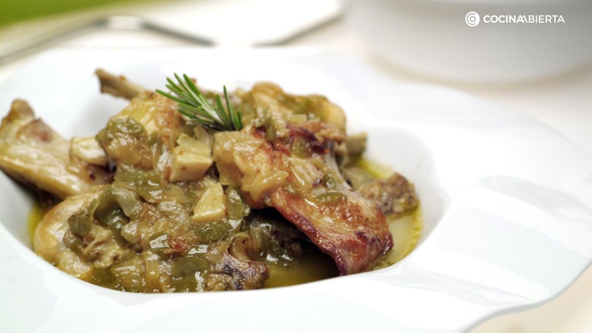 Aprende a hacer un tradicional conejo en salsa con Eva Arguiñano