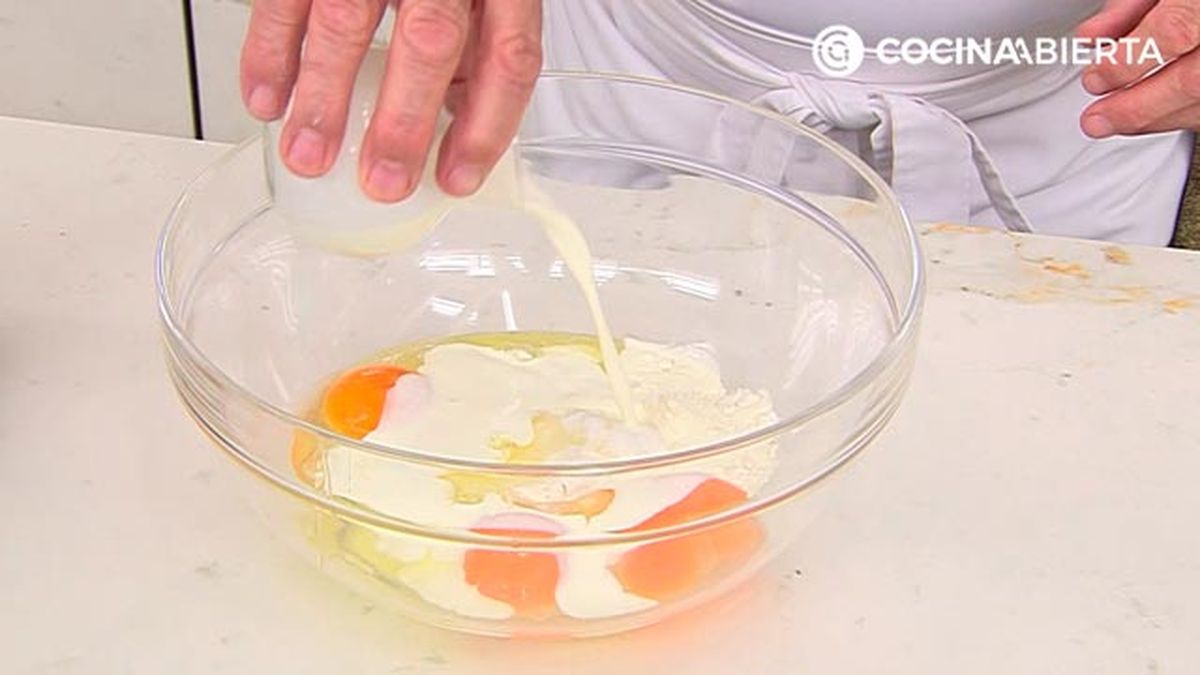 clafouits de fresas tarta francesa postre facil al horno karlos arguinano KARL67700321 paso2