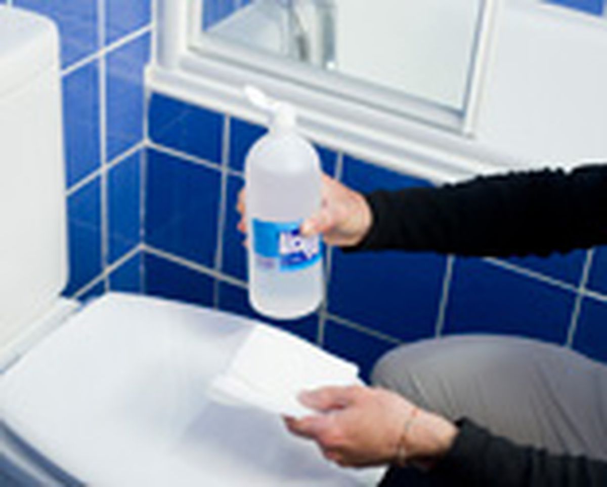 brico 0645 adhesivo inodoro paso 1