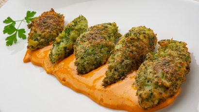 Buñuelos de brócoli con mahonesa de sriracha, receta de Joseba Arguiñano
