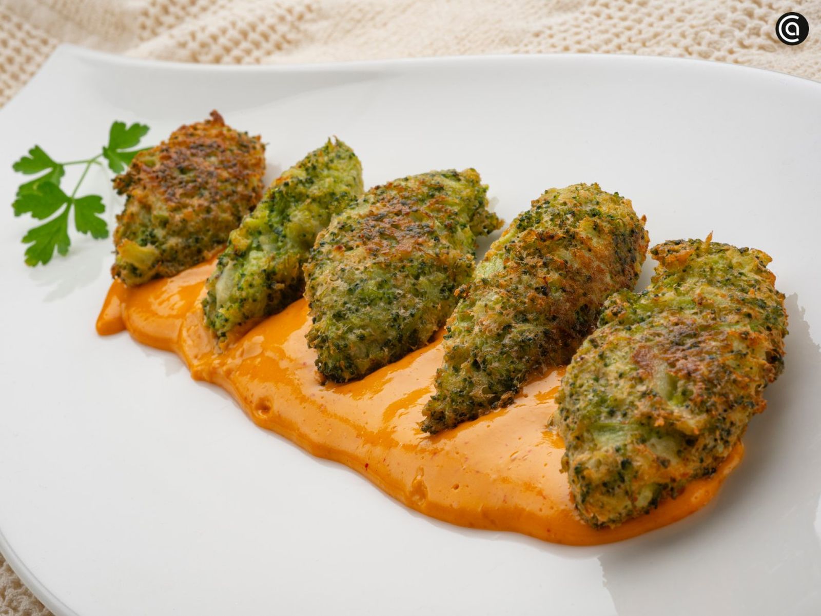 Buñuelos de brócoli con mahonesa de sriracha, receta de Joseba Arguiñano