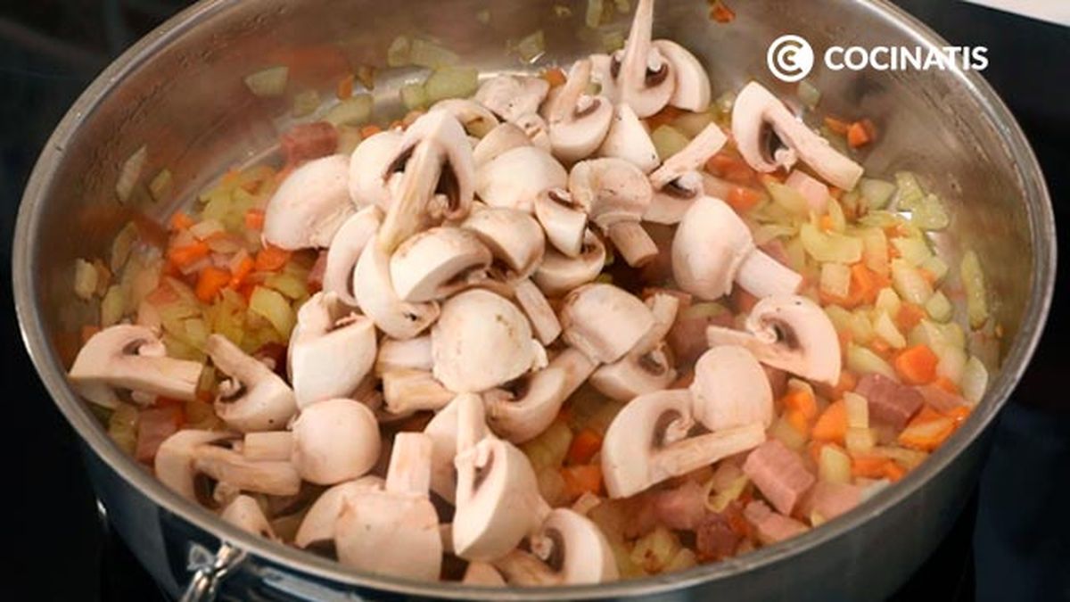 Receta de carne de conejo troceada a la cazadora  paso 3