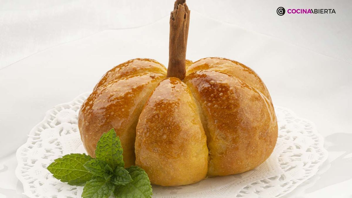 Bollos de calabaza recién horneados por Joseba Arguiñano, ideales para combinar con mermelada, jamón cocido, queso o mantequilla de cacahuete
