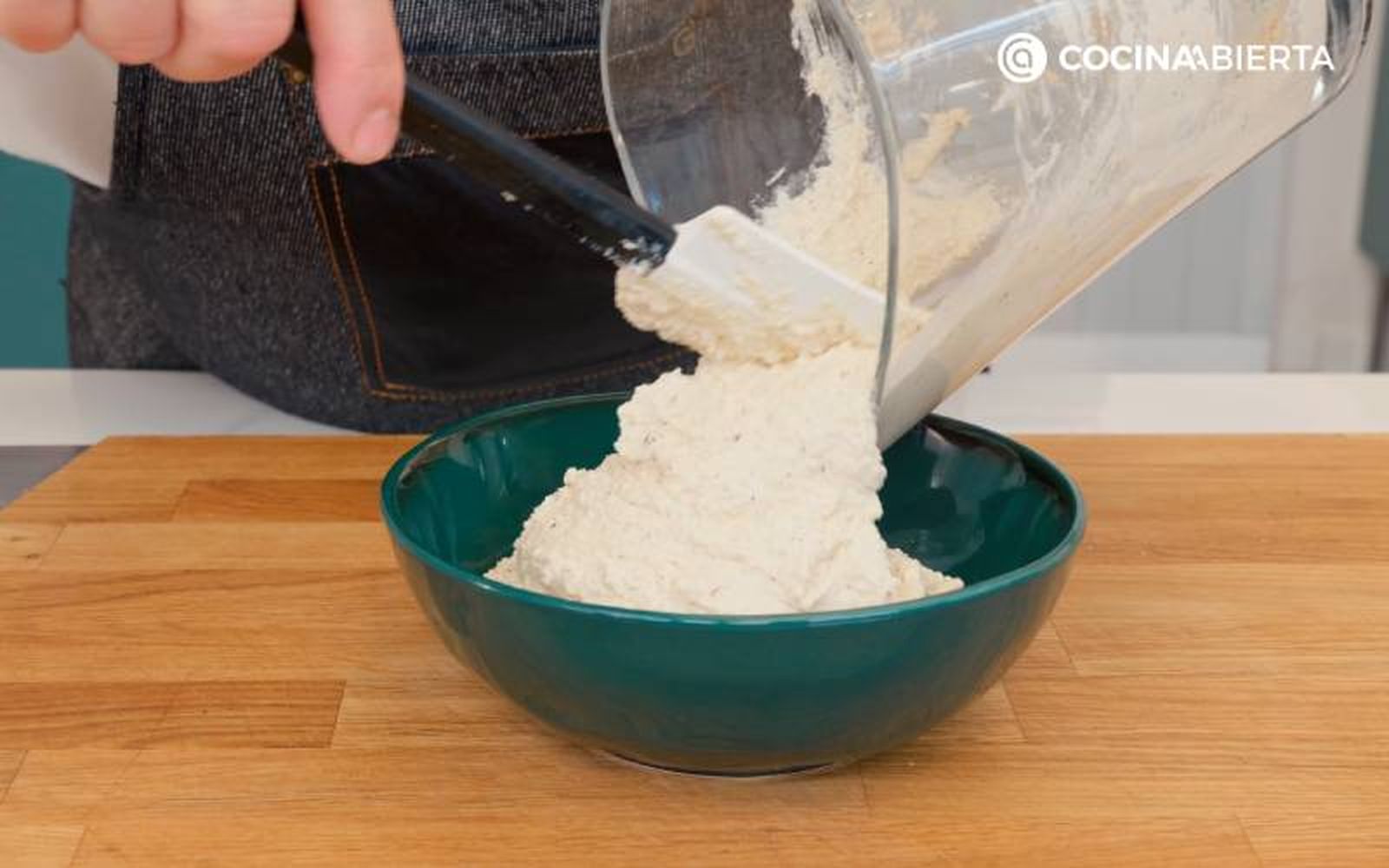 Elaboración de la receta de queso vegano de avellanas - Refrigera el queso vegano Elaboración de la receta de queso vegano de avellanas - Refrigera el queso vegano