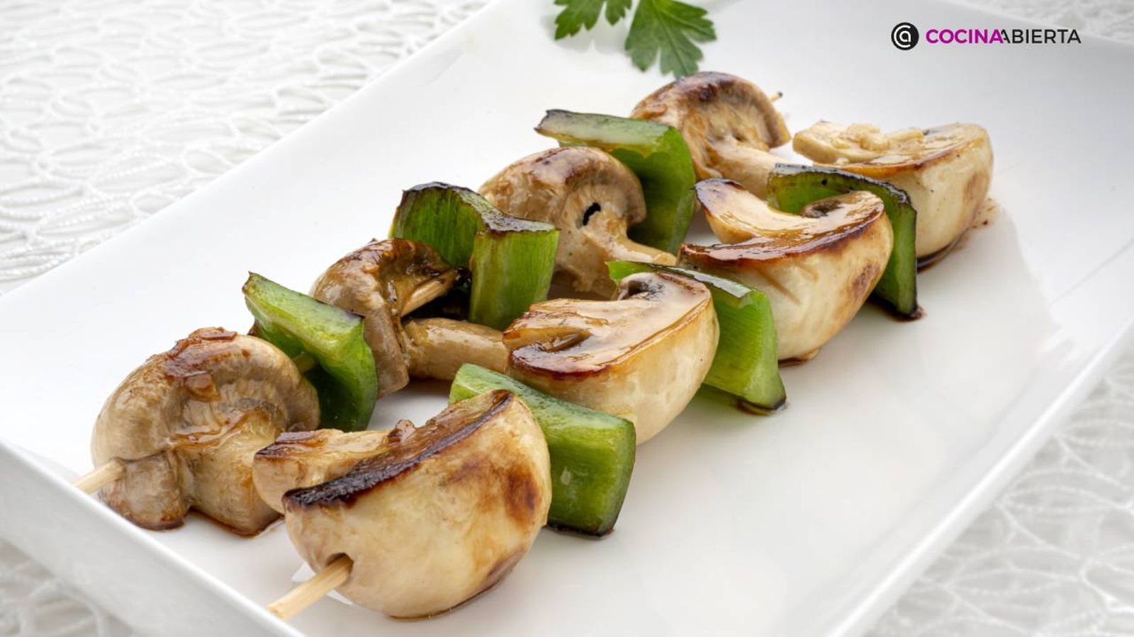 Brochetas de champiñones y pimiento verde