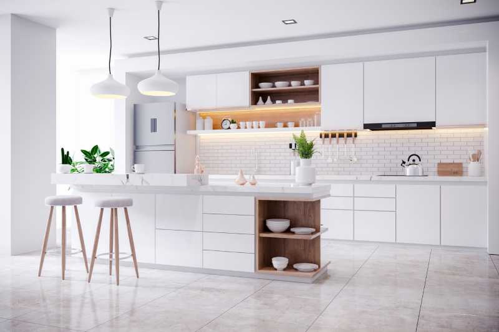 Cocina con luces led detrás de los armarios.