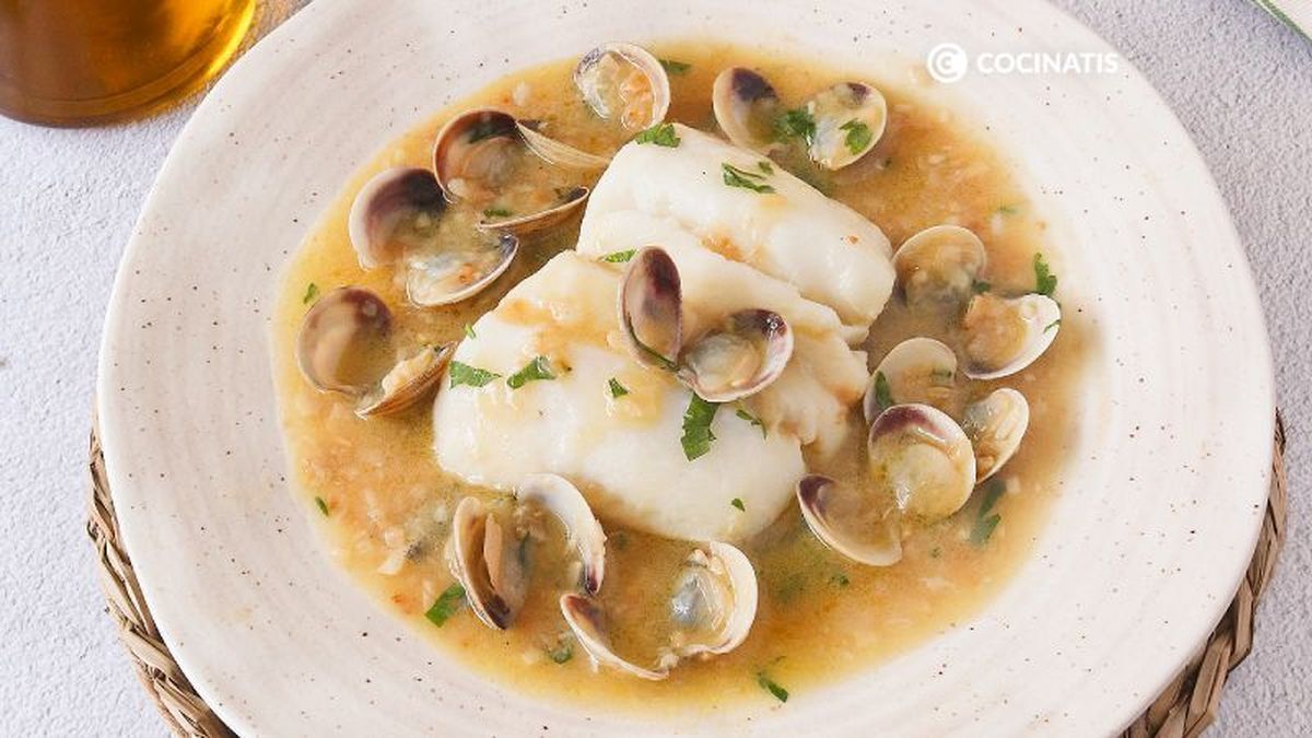 Merluza en salsa con almejas