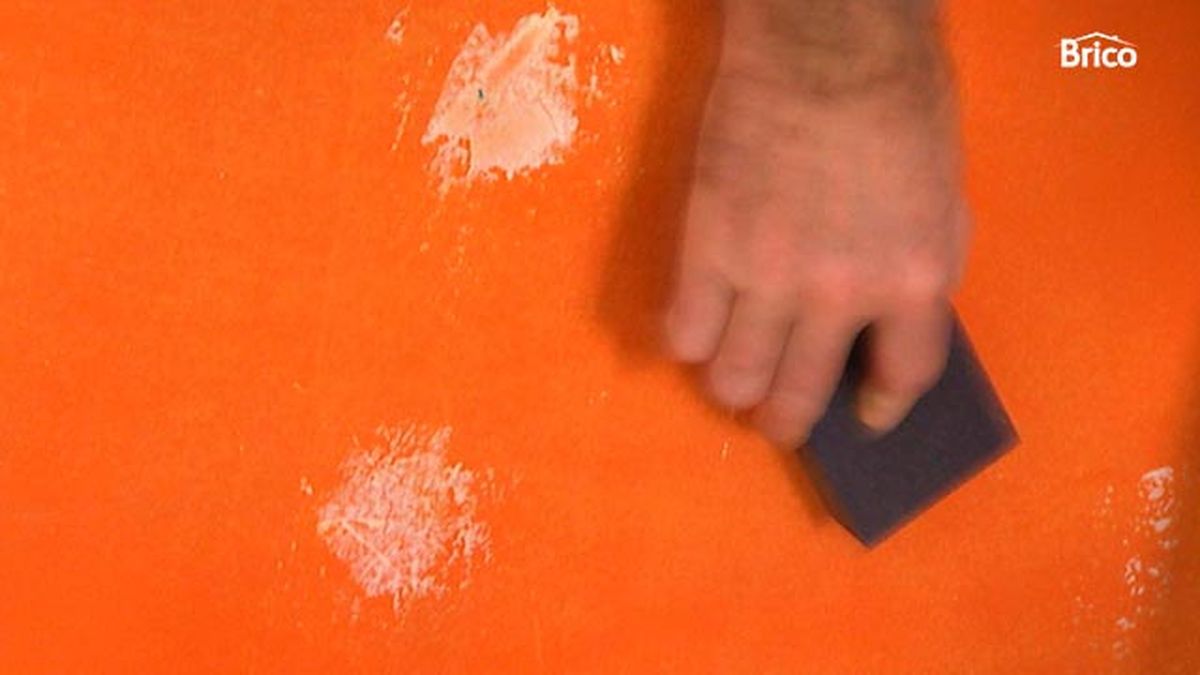 Empapelar la pared paso 4