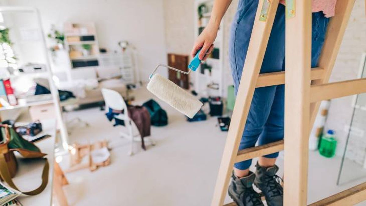 como pintar el techo proteger cinta escalera