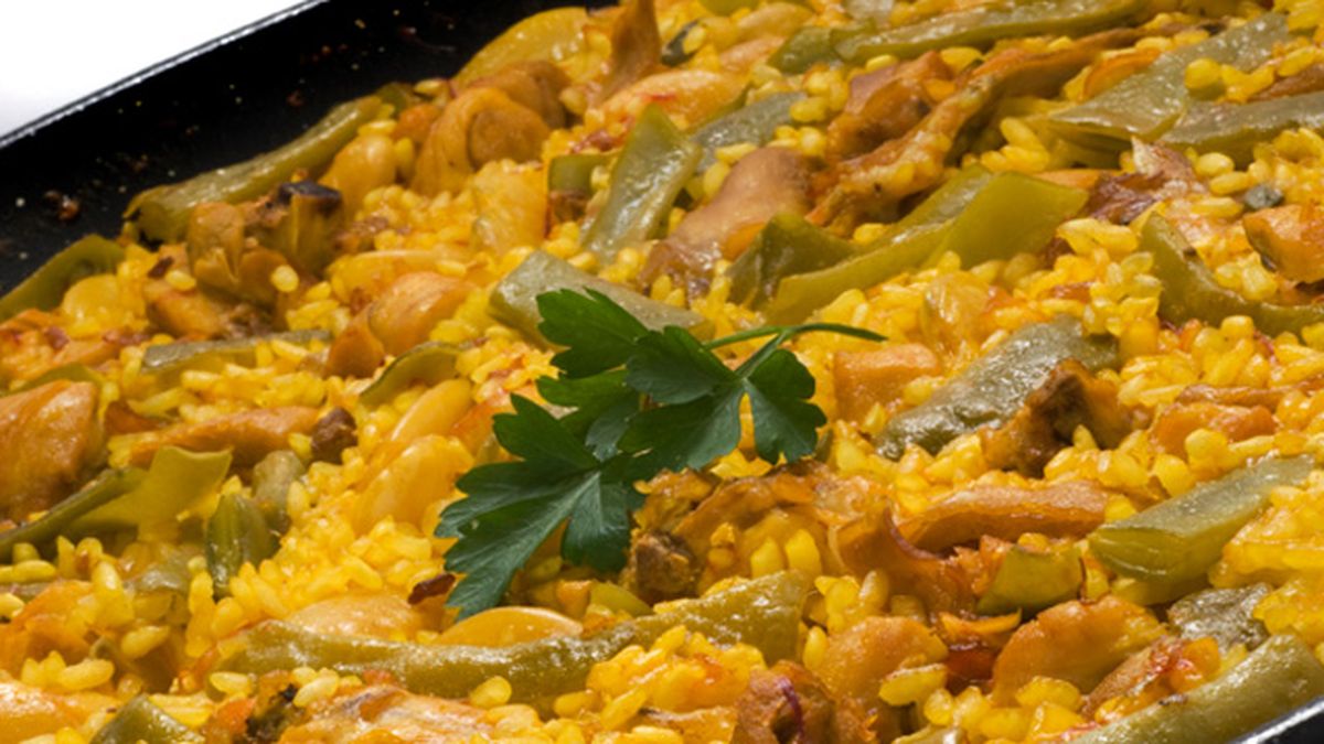 La paella valenciana sigue siendo uno de los grandes clásicos de las reuniones familiares