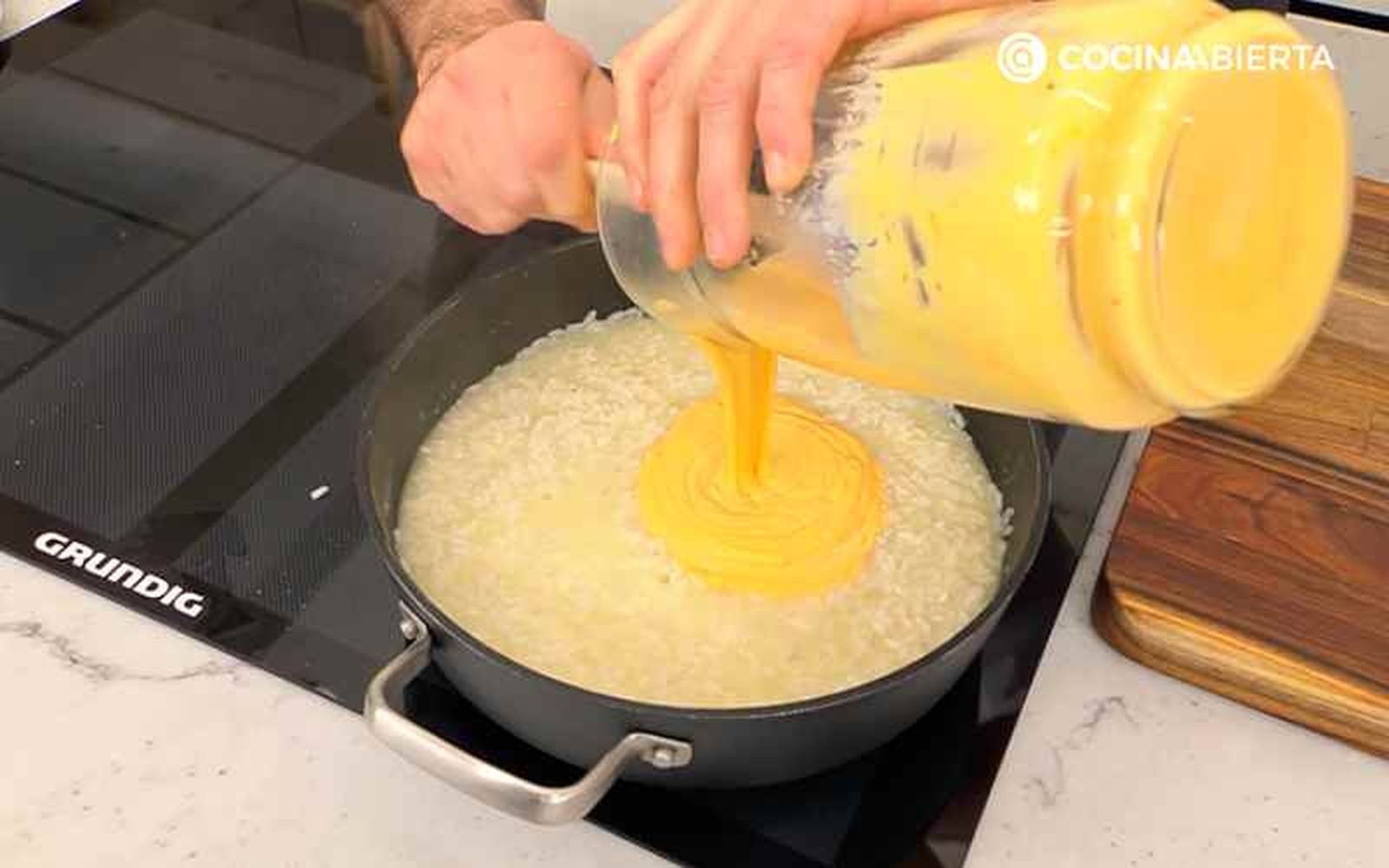 Añade la crema de calabaza