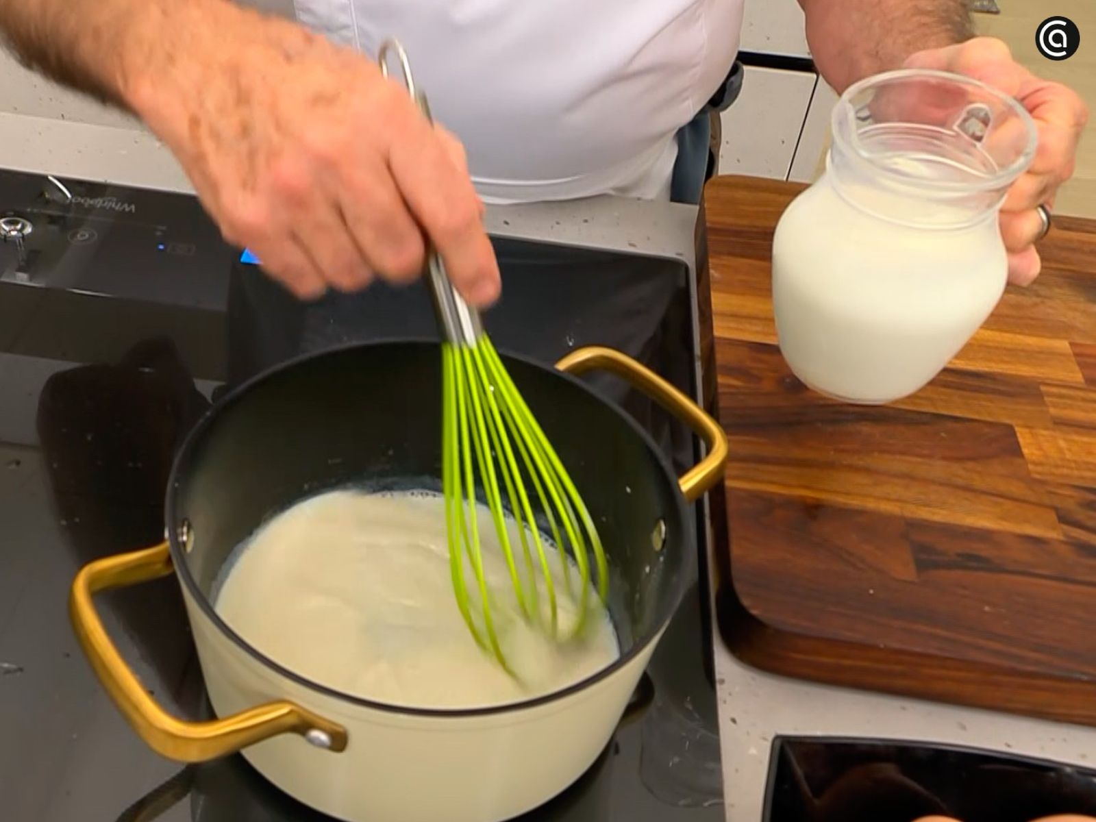 Prepara la salsa bechamel utilizando mantequilla