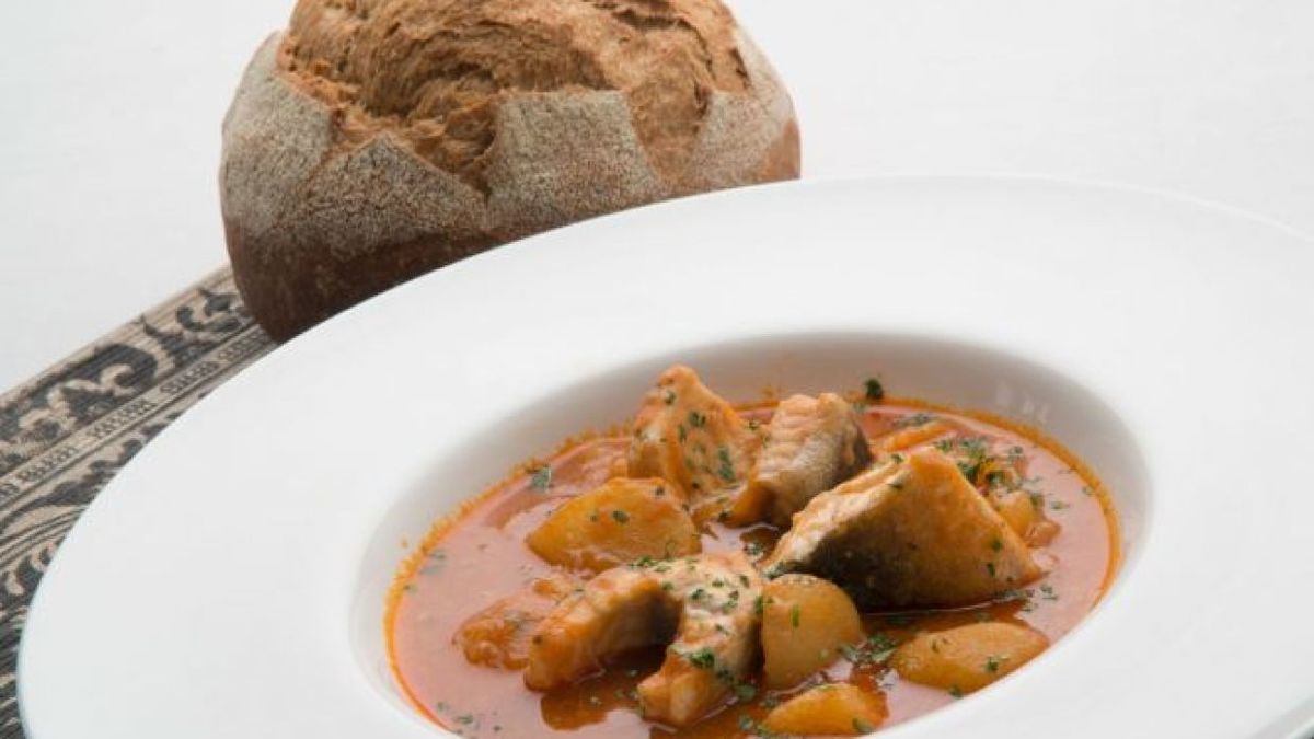 Anguila con patatas (all i pebre)