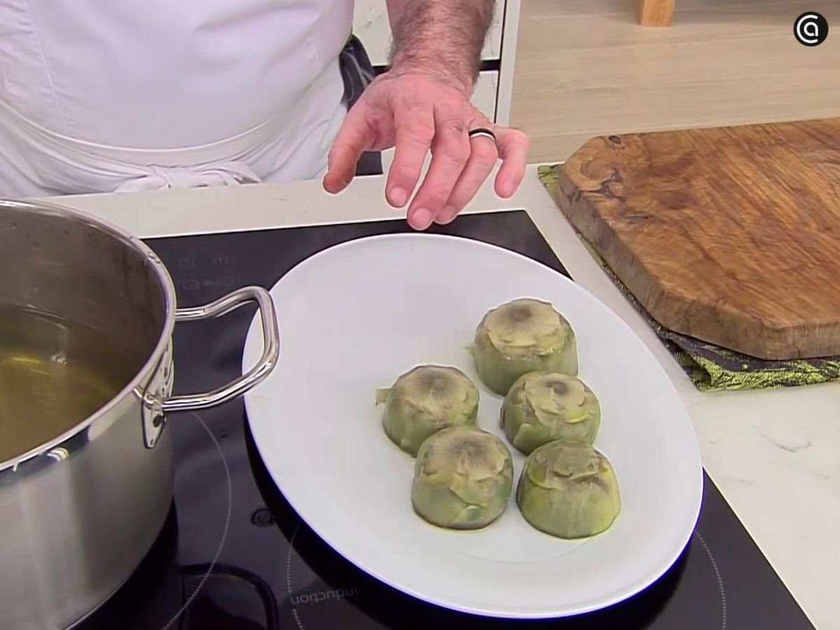 Escurre las alcachofas después de cocerlas