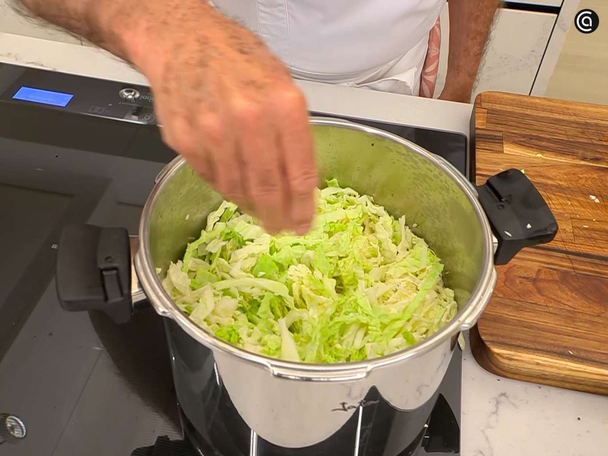 Corta e incorpora la berza