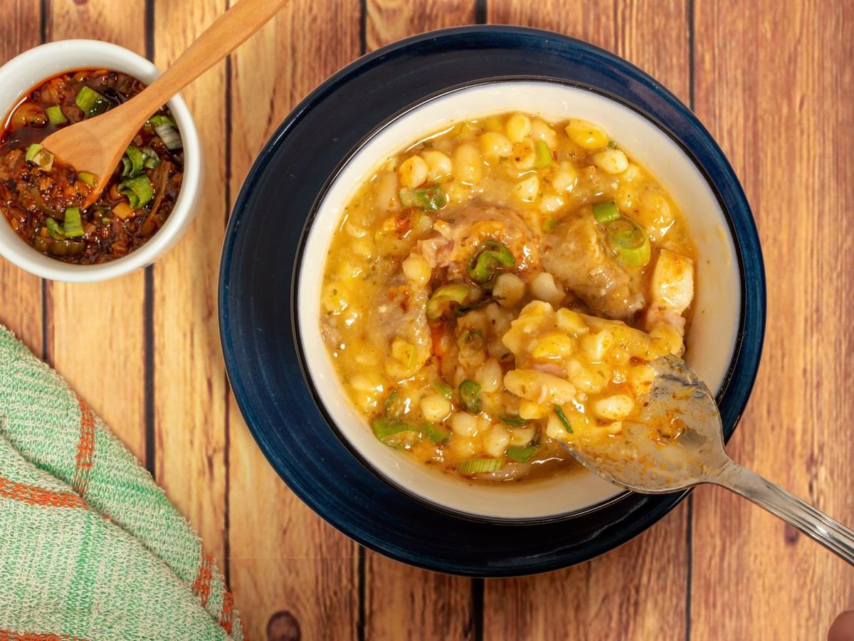 Locro argentino, receta típica a base de maíz, legumbres y calabaza